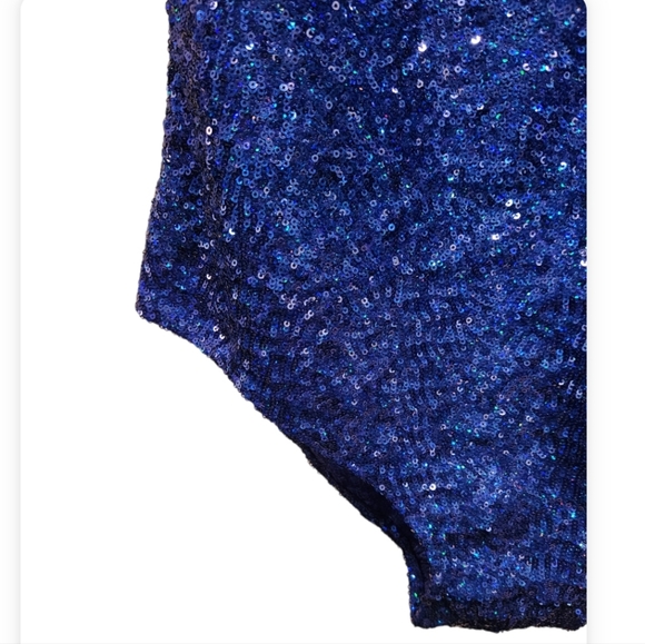 Sequins sparking hugh shoulder pads one of a kind Body suit. - Picture 6 of 6